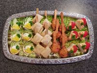 Minitartelettes mit Frischk&auml;se und Rohkost, Thai-Sticks, Noodle-Sticks, Minipasteten mit Frischk&auml;se und Rohkost